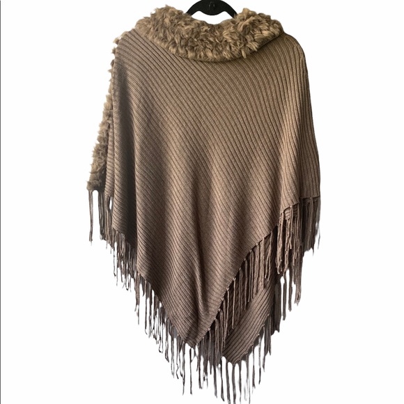 NWT Chico's Taupe Faux Fur Detachable Collar Frayed Poncho, Sz. O/S (One Size) - Picture 5 of 11